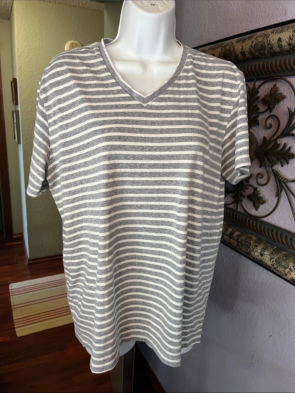 The Rail Gray and White Striped V-Neck Tee Sz L